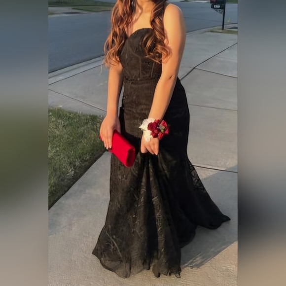 Size 2 prom dress - Picture 3 of 3